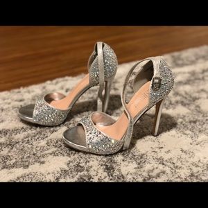 De Blossom Collection: London 11, silver heel